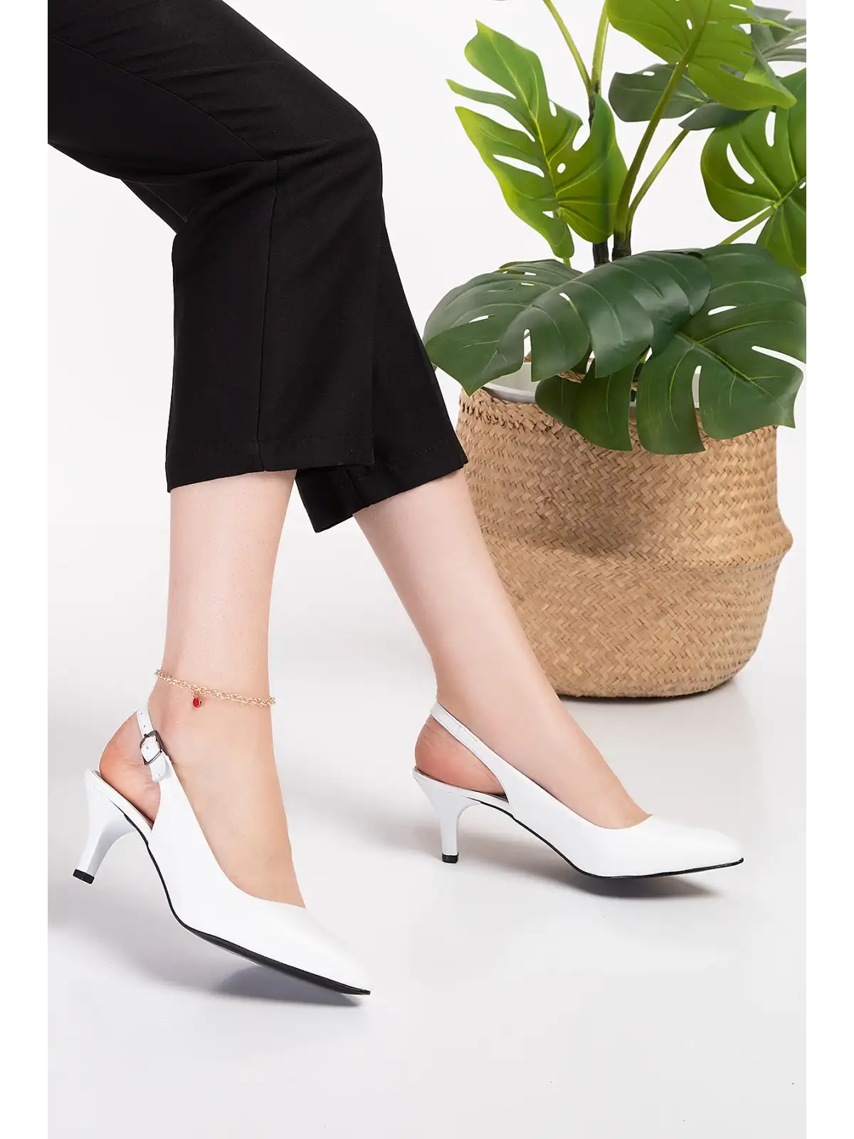Gondol Kadın Hakiki Deri Orta Boy Topuk Stiletto vdt.230 Beyaz