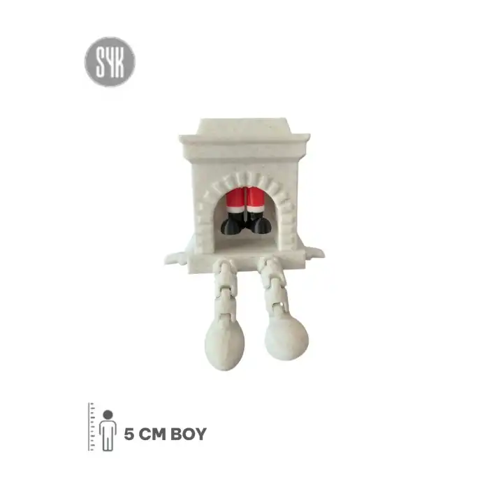 Ayakları Sallanan Sevimli Şömine