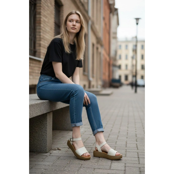 EFW %100 Hakiki Deri Bej Kadın Tek Bant Sandalet