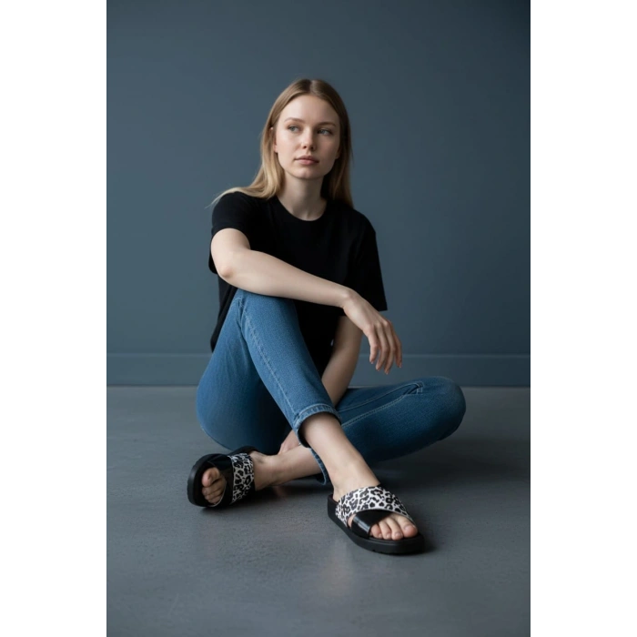 EFW %100 Hakiki Deri Çapraz Leopar Detaylı Kadın Terlik