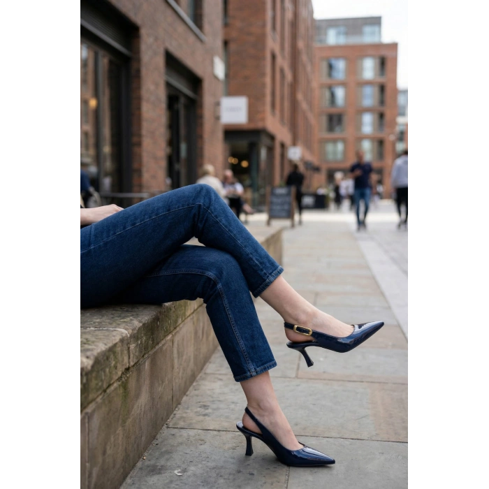 EFW Sivri Burun Lacivert Rugan Kadın Ayakkabı