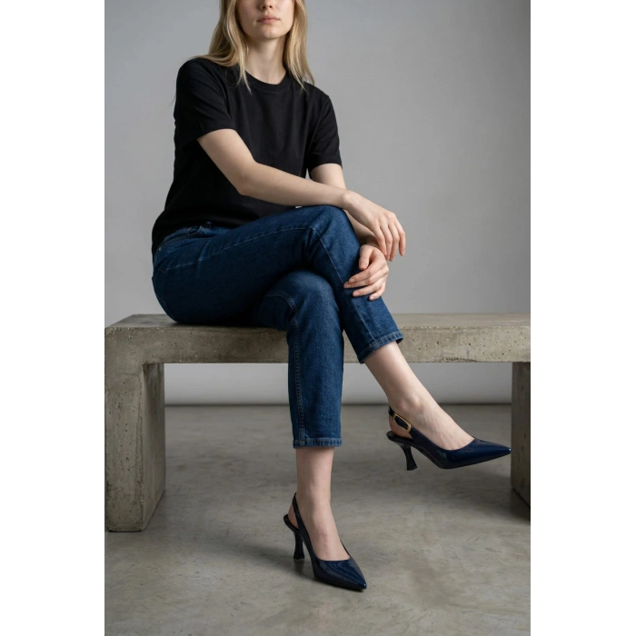 EFW Sivri Burun Lacivert Rugan Kadın Ayakkabı