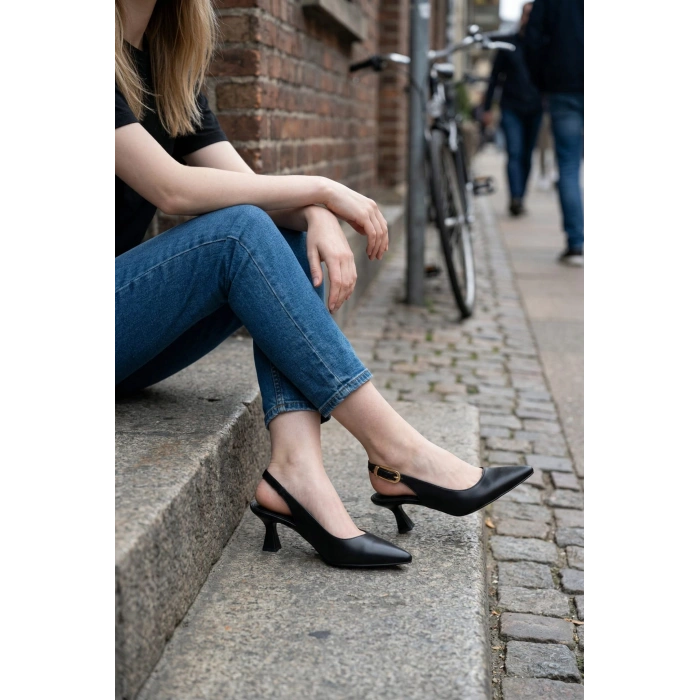 EFW Sivri Burun Siyah Cilt Alçak Topuk Kadın Ayakkabı