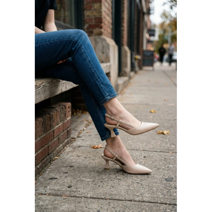 EFW Sivri Burun Bej Cilt Kemerli Kadın Ayakkabı