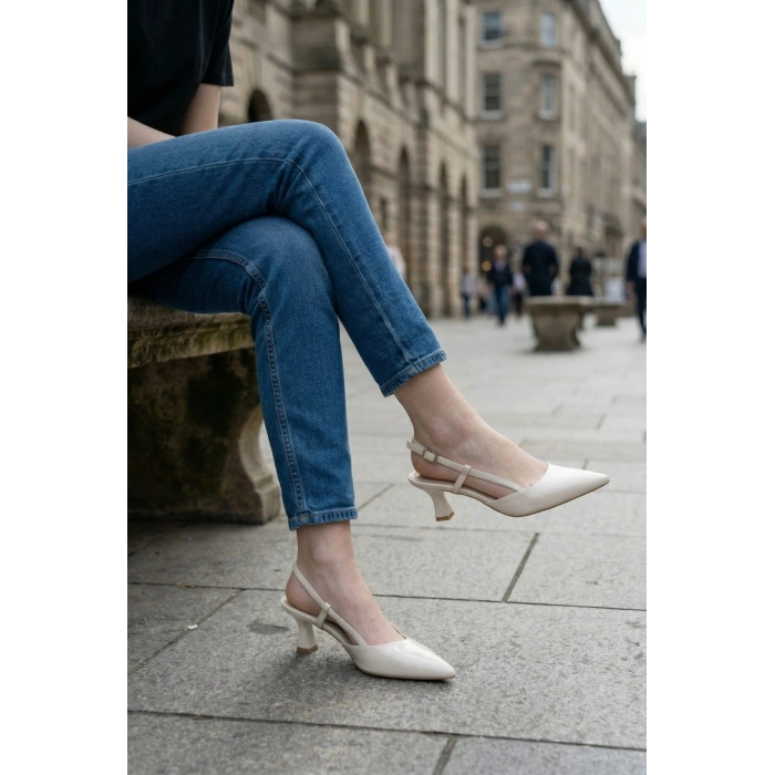 EFW Sivri Burun Bej Rugan Kemerli Kadın Ayakkabı