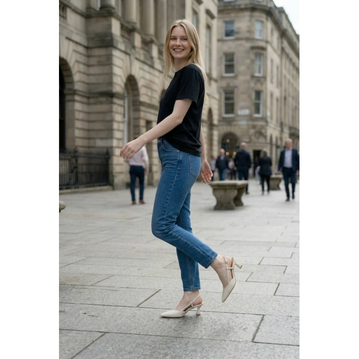 EFW Sivri Burun Bej Rugan Kemerli Kadın Ayakkabı