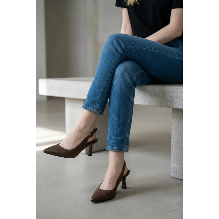 Kahve Deri Sivri Burun Arka Açık Topuklu Kadın Ayakkabı