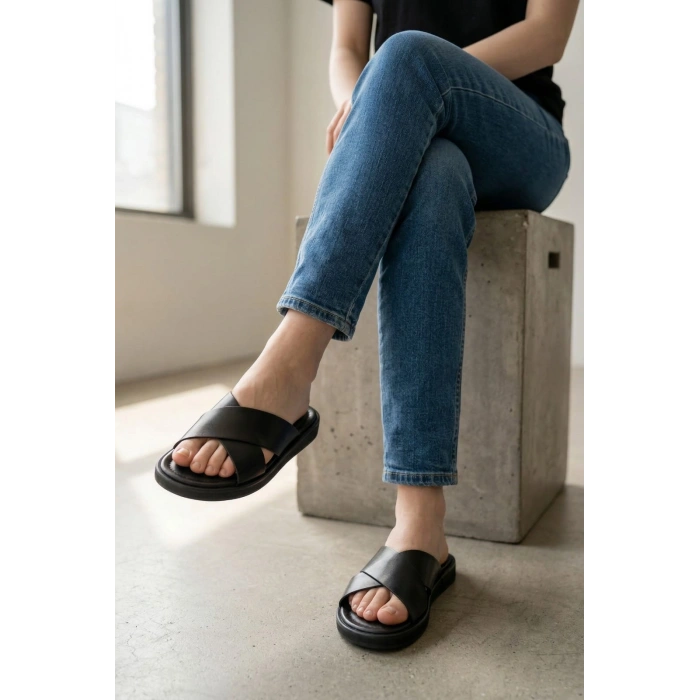 EFW %100 Hakiki Deri Siyah Rugan Çapraz Terlik