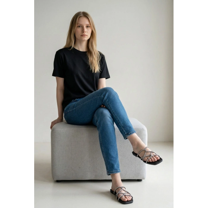 Örümcek Taşlı Siyah Kadın Terlik