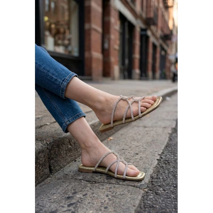 Örümcek Taşlı Gold Kadın Terlik