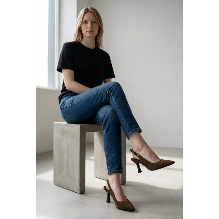 Kahve Süet Sivri Burun Arka Açık Topuklu Kadın Ayakkabı