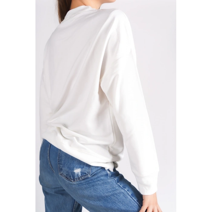Beyaz Bisiklet Yaka Basic Yumuşak Dokulu Salaş Sweatshirt