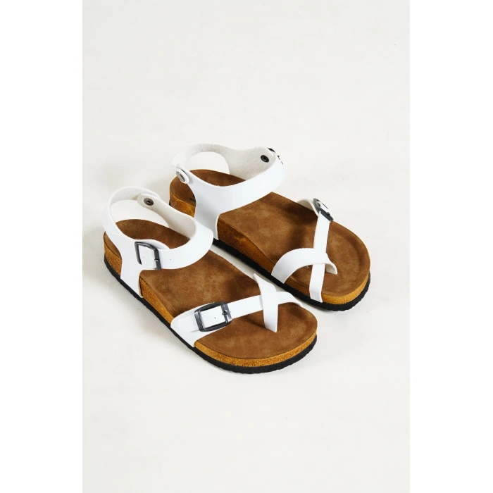 BRENDİ TEK PARMAK BEYAZ SANDALET
