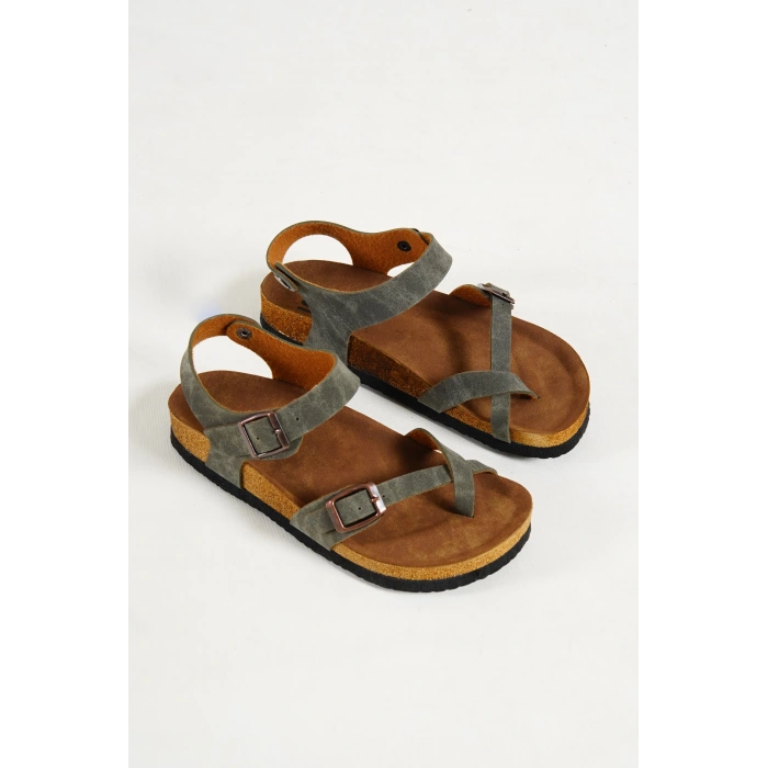 BRENDİ TEK PARMAK HAKİ SÜET SANDALET