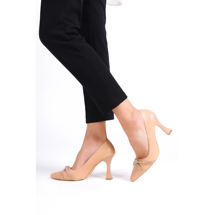 Dietro Önü Kapalı Taşlı Kadın Topuklu Krem Ayakkabı
