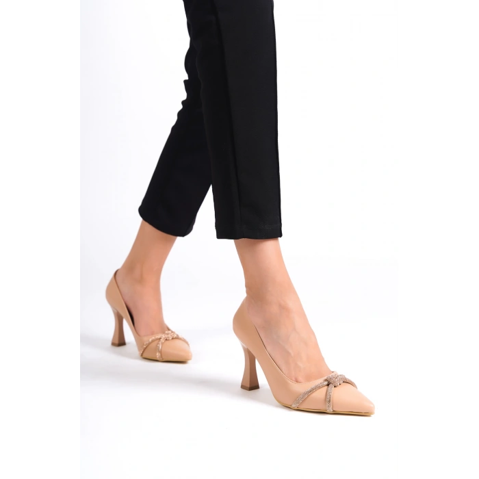 Dietro Önü Kapalı Taşlı Kadın Topuklu Krem Ayakkabı