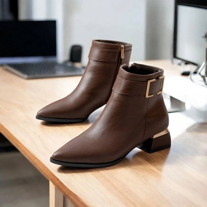 KADIN YANDAN TOKALI SİVRİ BURUN KAHVERENGİ BOT GOLD DETAY