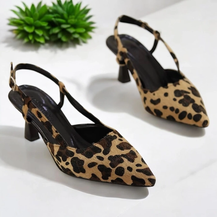 Leopar Desenli Sivri Burun Bilek Kemerli Kadın Topuklu Ayakkabı