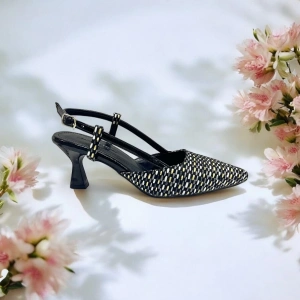 Hasır Tasarım Sivri Burun Bilek Kemerli Kadın Topuklu Ayakkabı