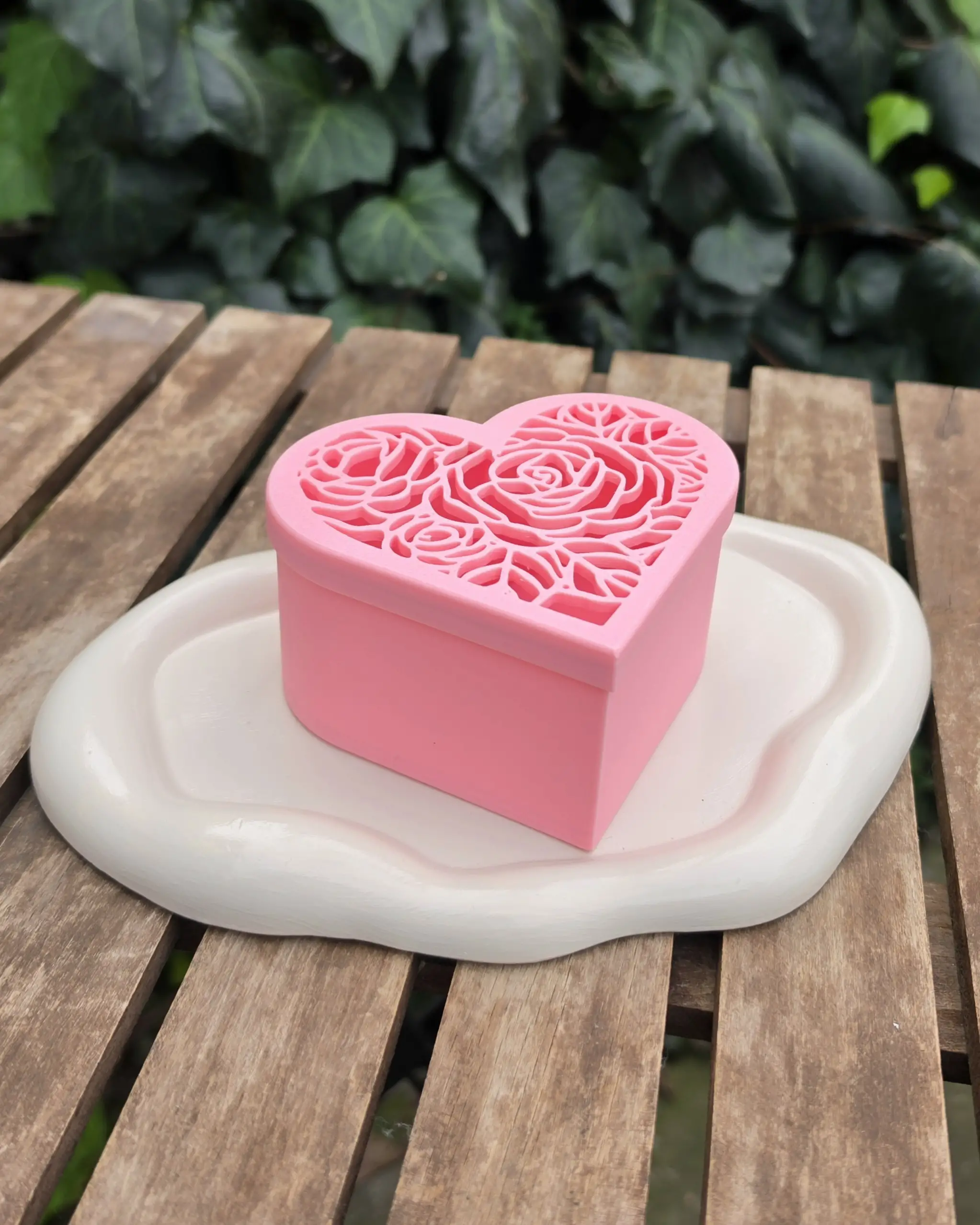 Gül Desenli Kalp Hediye Kutusu - Pembe