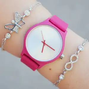 Pembe Silikon Kordon Kadın Saat Kombini 2537