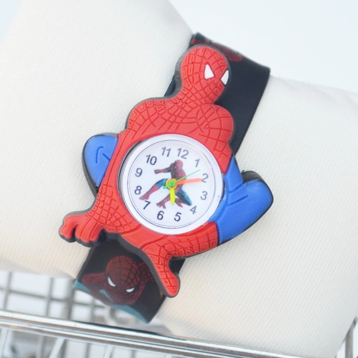 Örümcek Adamlı Erkek Çocuk Saati 2360