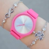 Pembe Silikon Kordon Kadın Saat Kombini 9953