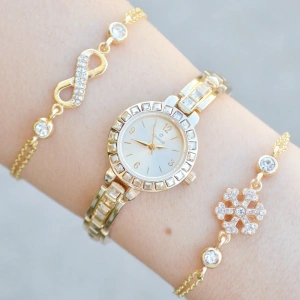 Gold Taşlı Metal Kordon Kadın Saat Kombini 3748