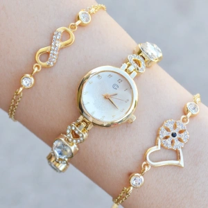 Gold Taşlı Metal Kordon Kadın Saat Kombini 3747