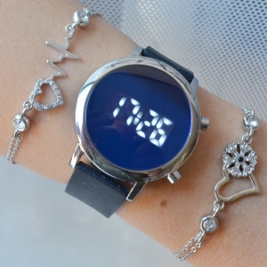 Siyah Silikon Kordon Dijital Kadın Saat Kombini 3283