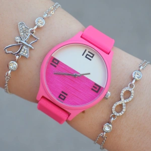 Pembe Silikon Kordon Kadın Saat Kombini 9954