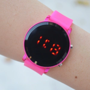 Koyu Pembe Silikon Kordon Kadın Saati 1820