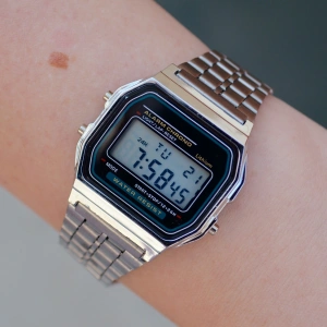 Silver Metal Kordon Dijital Kadın Saati 7001