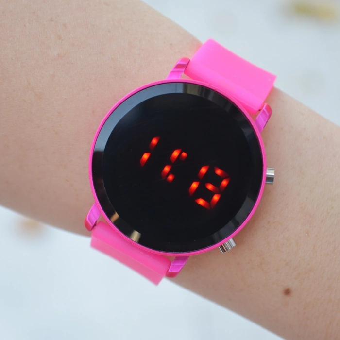 Koyu Pembe Silikon Kordon Kadın Saati 1820