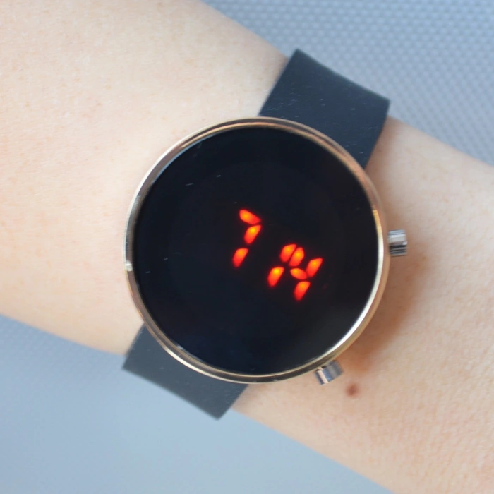 Siyah Silikon Kordon Dijital Kadın Saati 1831