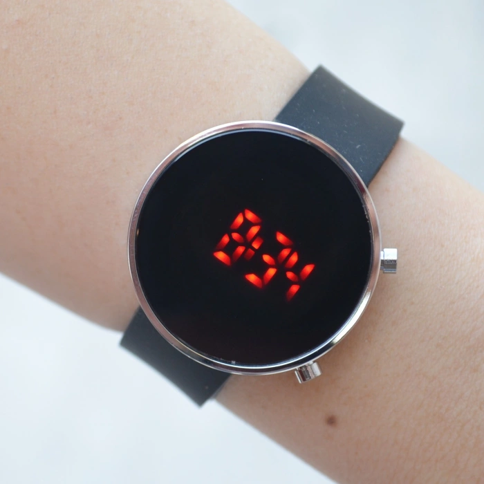 Siyah Silikon Kordon Dijital Kadın Saati 1842