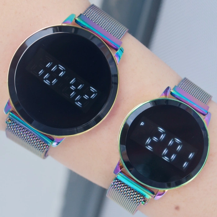 Hologram Renkli Hasır Mıknatıslı Kordon Dokunmatik Dijital Çift Saat Kombini 9859