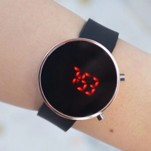 Siyah Silikon Kordon Dijital Kadın Saati 1837