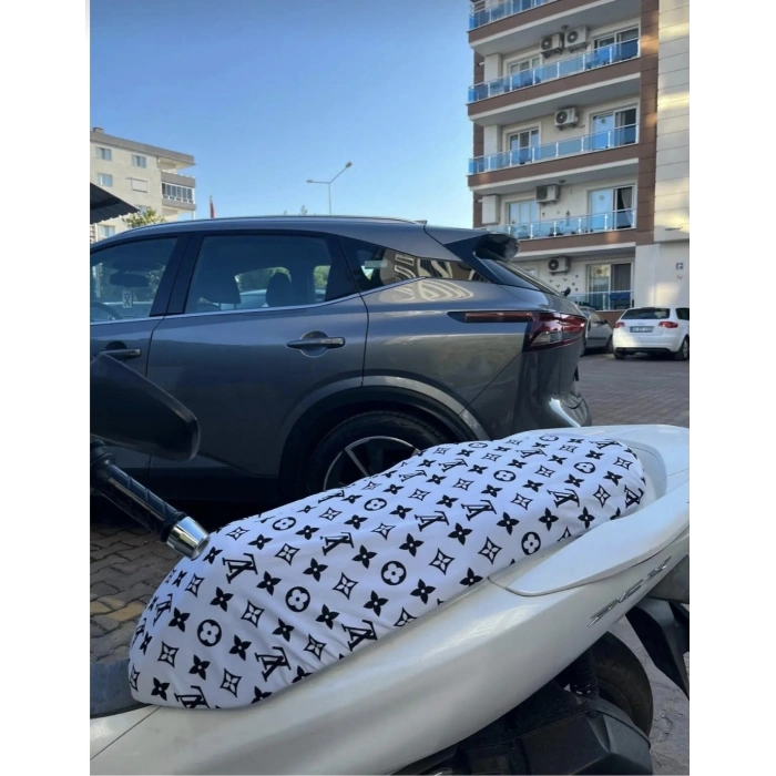 LV BEYAZ DESENLİ MOTORSİKLET SELE KILIFI 1.KALİTE LİKRALİ PENYE YIKANABİLİR