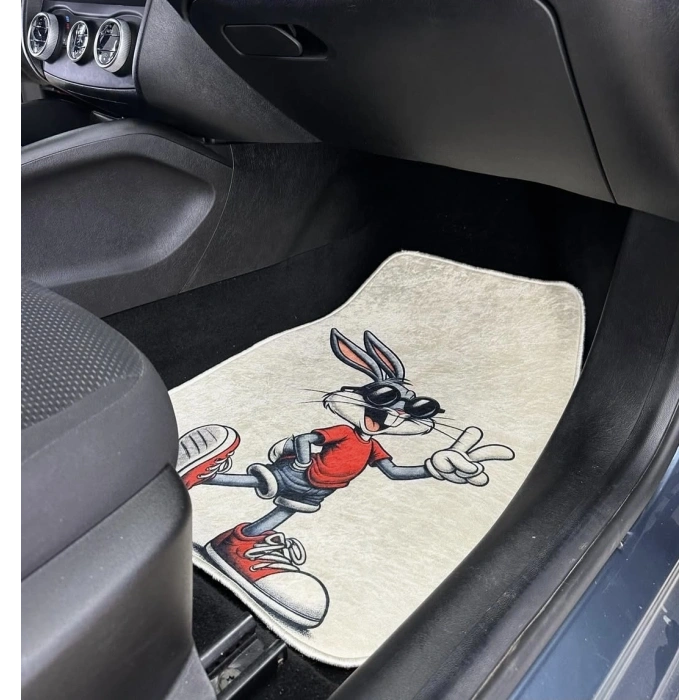 BUGS BUNNY DESENLİ KAYMAZ TABAN DEKORATİF OTO HALI PASPAS ÜNİVERSAL YIKANABİLİR HER ARACA UYUMLU (KANCALI KUMAŞ ANAHTARLIK HEDİYELİ)