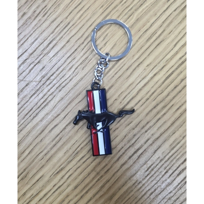 Mustang Metal Anahtarlık – Üç Renkli At Logolu Premium Tasarım