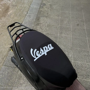 VESPA SİYAH PENYE MOTORSİKLET SELE KILIFI 1.KALİTE LİKRALİ PENYE YIKANABİLİR