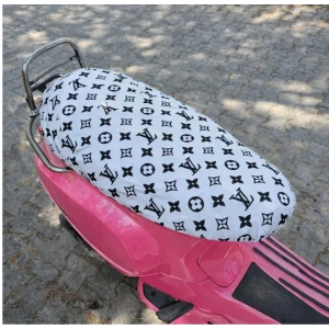 LV BEYAZ DESENLİ MOTORSİKLET SELE KILIFI 1.KALİTE LİKRALİ PENYE YIKANABİLİR