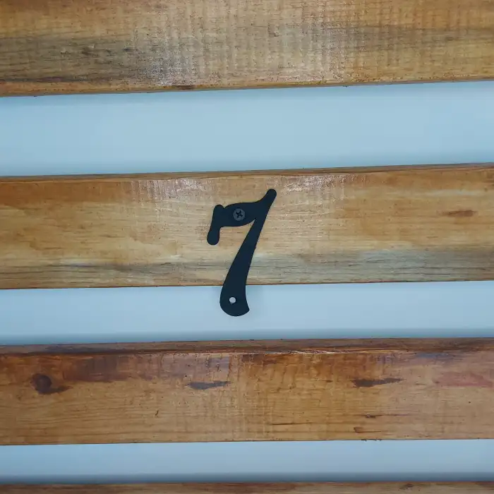 7 Numara - Dekoratif Texture Mat Siyah Ferforje Demir Kapı Numarası 7 No - Bina Kapısı, Ahşap Panjur Kapı, Daire Kapısı, Bahçe Kapısı Metal Vidalı Kapı Numarası