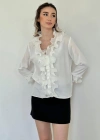 Beyaz Yakası Volanlı Gömlek