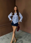 ÇİZGİLİ POPLİN KRUVAZE BAĞLAMALI GÖMLEK  Mavi