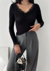 Dantel Detaylı V Yaka Arkası V Yaka Kaşmir Dokulu Uzun Kollu Bluz  iyah