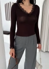 Dantel Detaylı V Yaka Arkası V Yaka Kaşmir Dokulu Uzun Kollu Bluz  Vişne Çürüğü