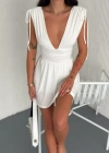 Derin V Yaka Etek Görünümlü Şortlu Elbise Drapeli ini Yazlık  Beyaz