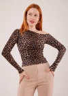 Düşük Omuz Detaylı Leopar Desen Bluz